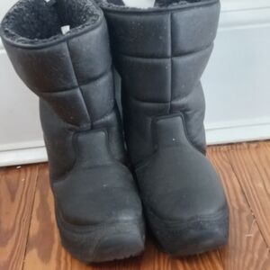 Black Quilted Winter Boots